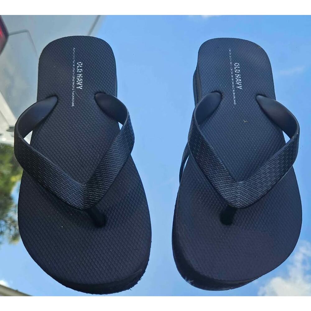 Boy's Old Navy Flip Flops